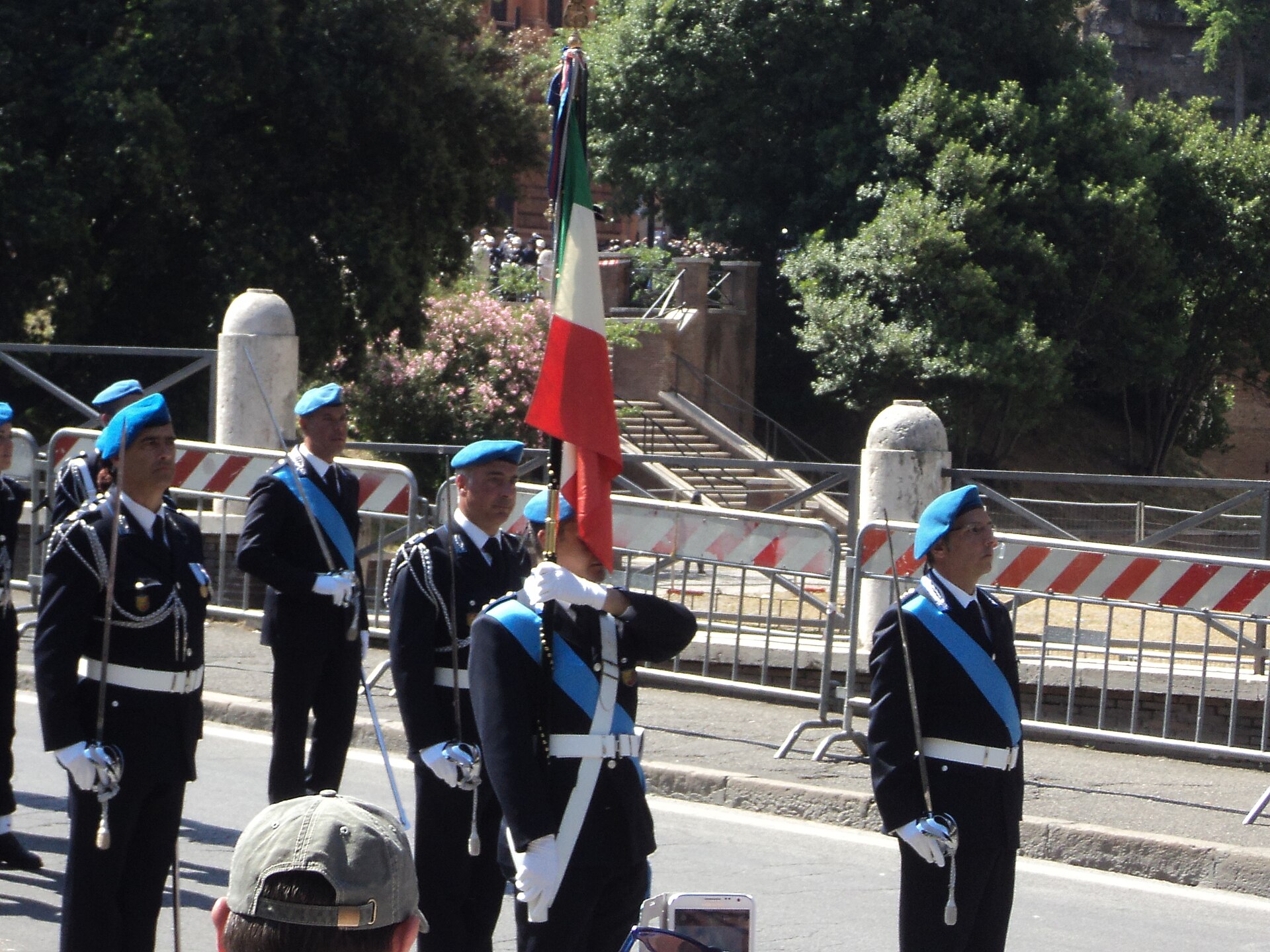 Personale della Polizia Penitenziaria in uniforme alla parata del 2014